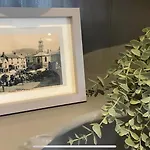 The Old Gables * ברמפטון