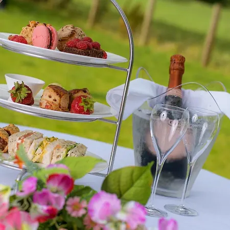 The Old Gables * Μπράμπτον