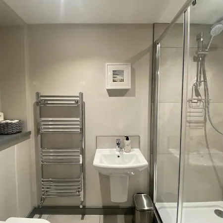 The Old Gables, Town Centre, Hadrians Sleeps 4 * Brampton